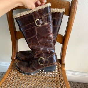 Born leather boots with sheep wool